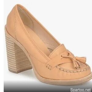 UEC Swedish Hasbeens handmade leather heeled tasseled loafer tan size 9 w/ box
